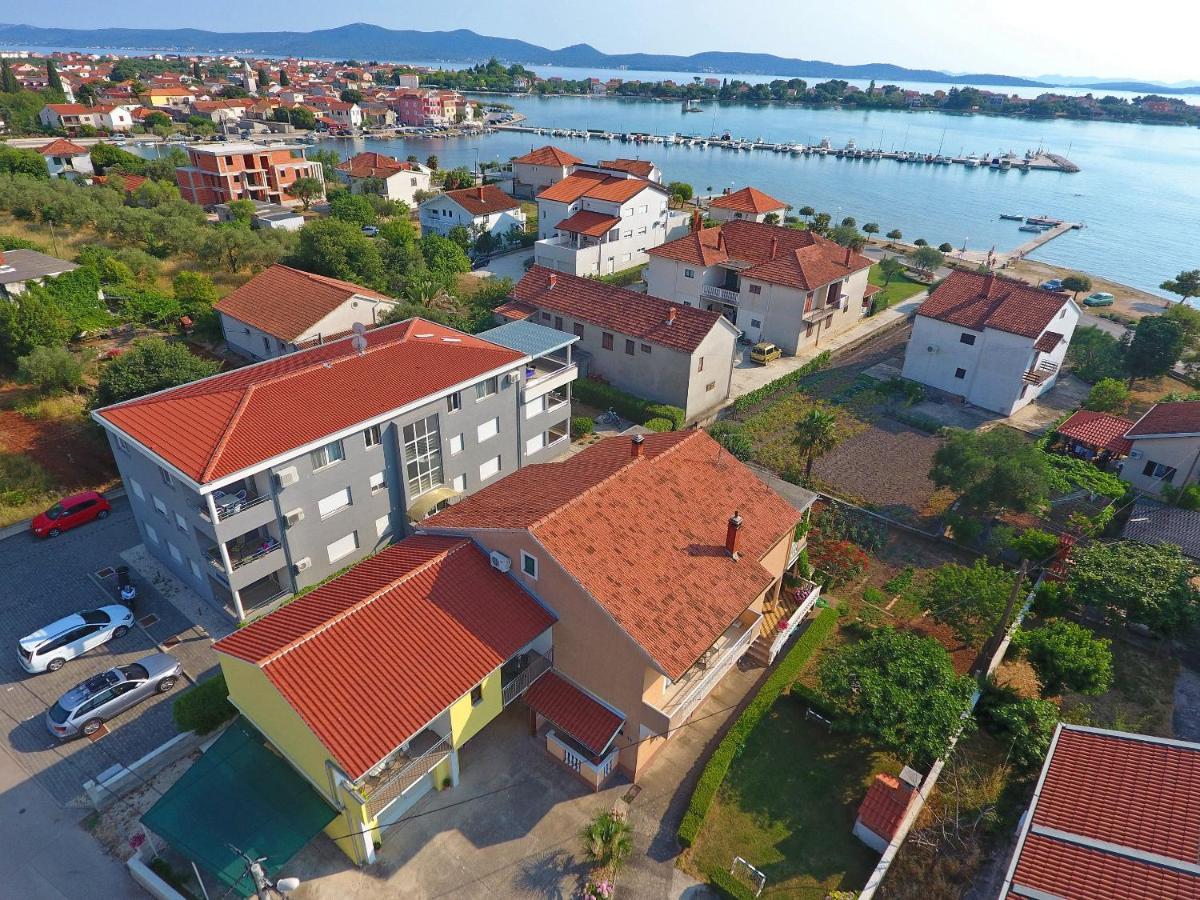 Apartmani Dane Sukosan Exterior photo