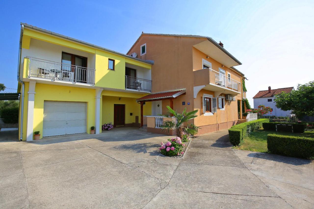 Apartmani Dane Sukosan Exterior photo